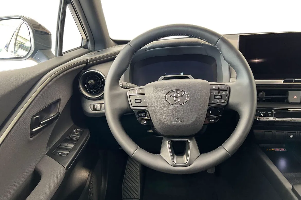 Vehicle image 10