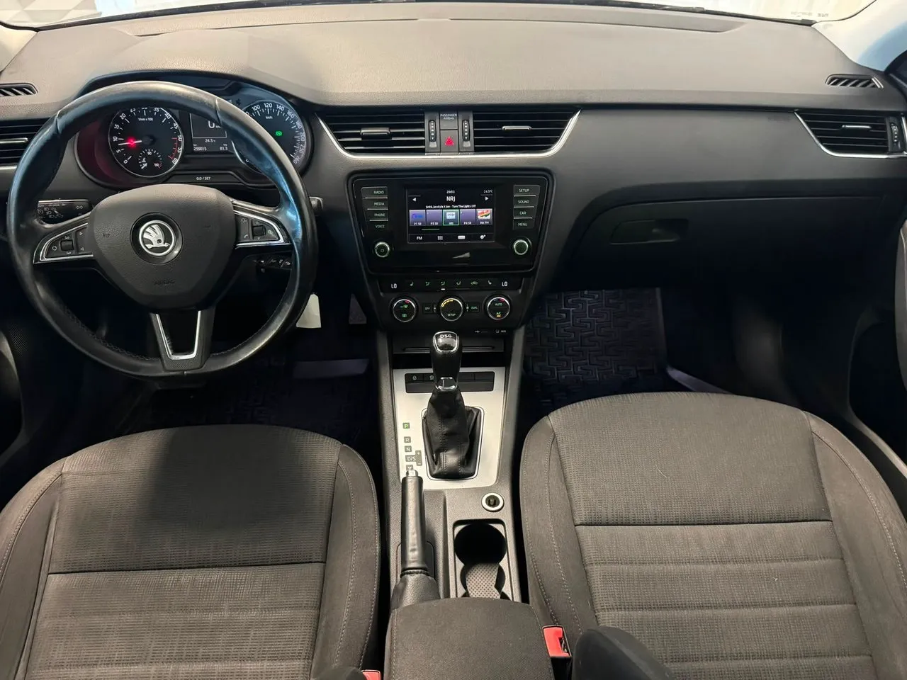 Vehicle image 18