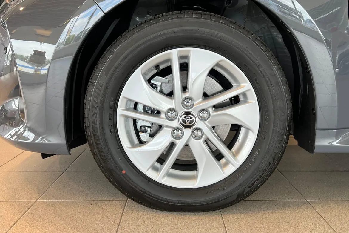 Vehicle image 14