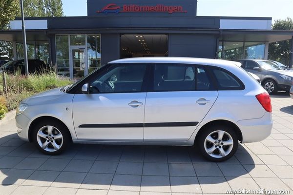 Skoda Fabia COMBI 1.2 8V TSI 105hk AC Lågt miltal - 2011