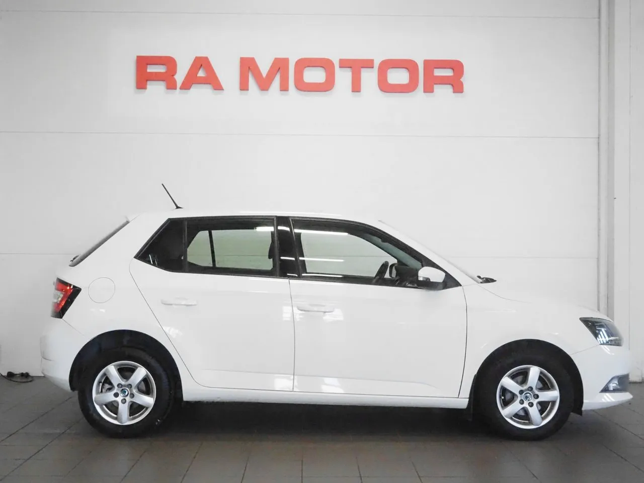 Vehicle image 3