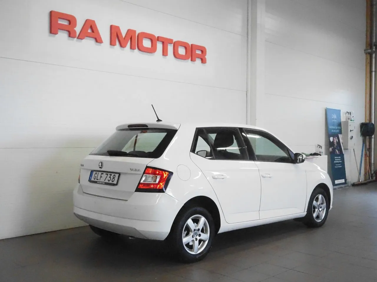 Vehicle image 5