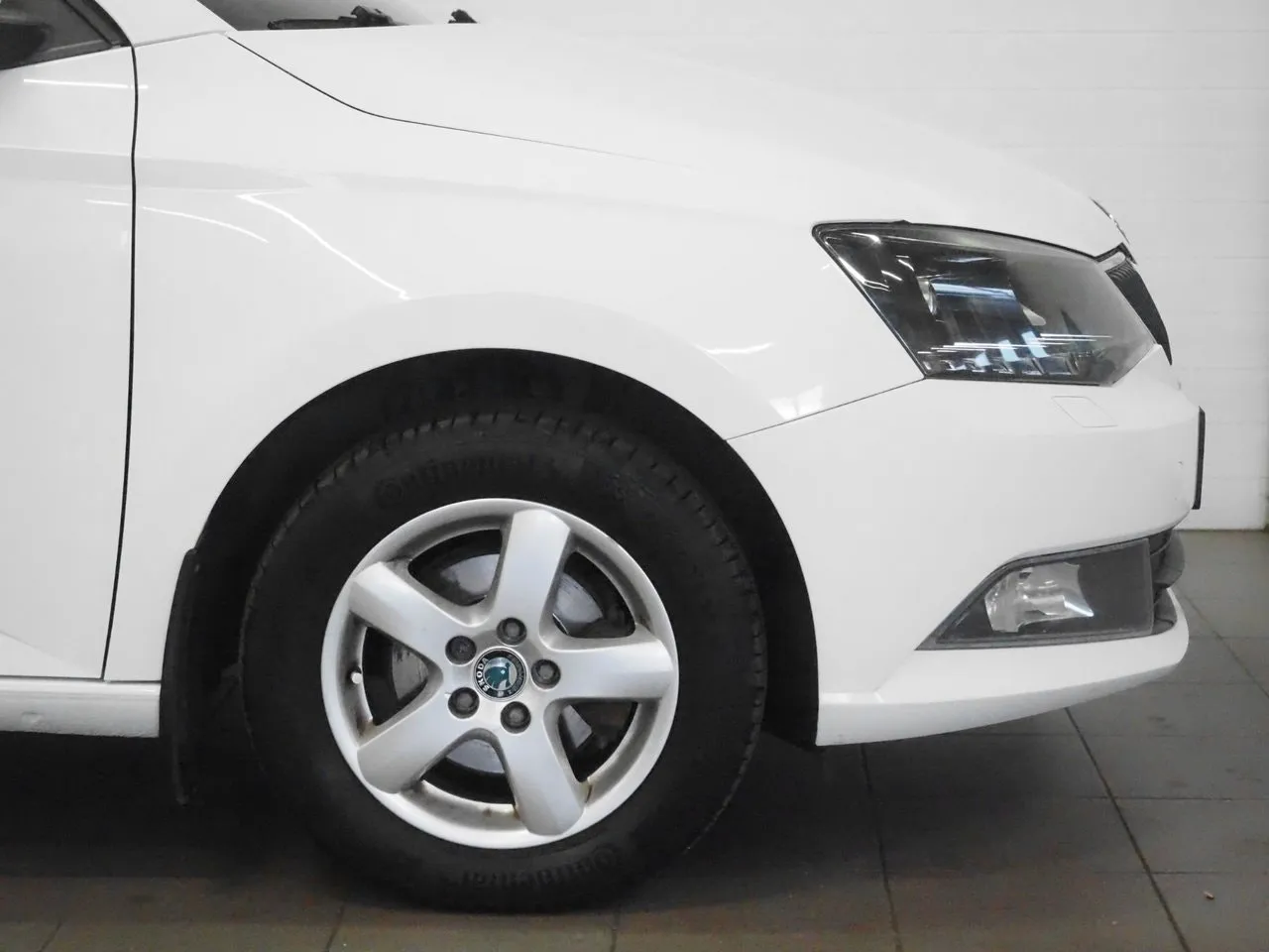 Vehicle image 4