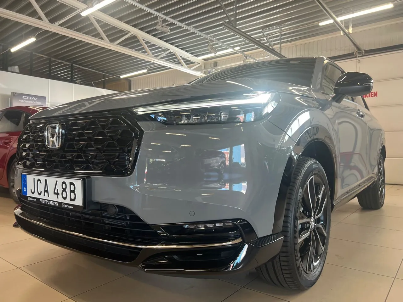 Vehicle image 16
