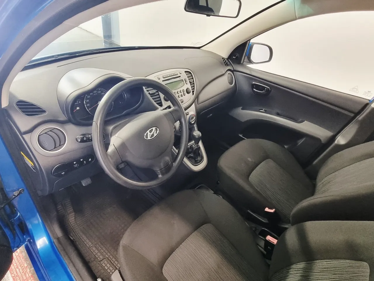 Vehicle image 6