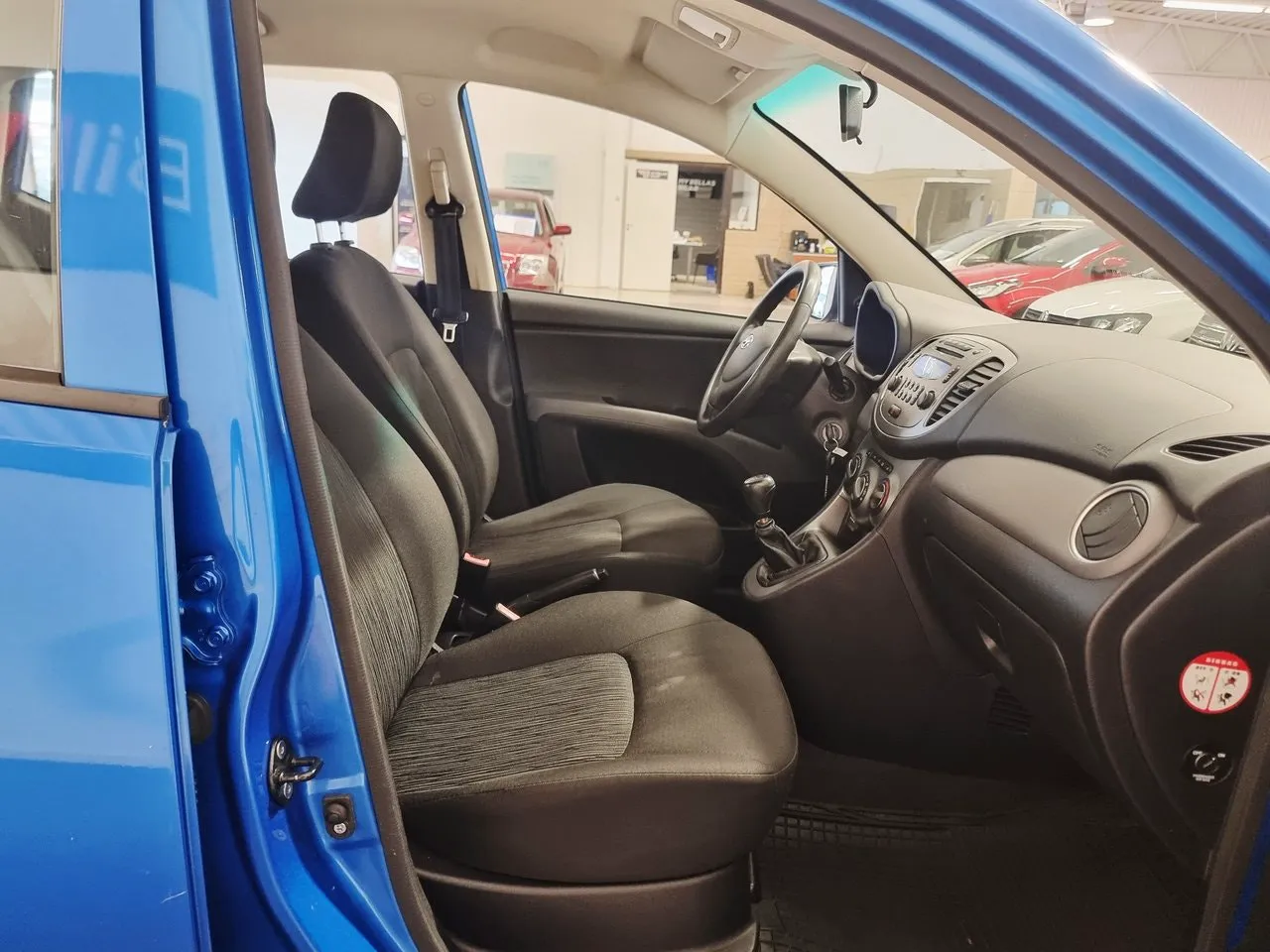 Vehicle image 16