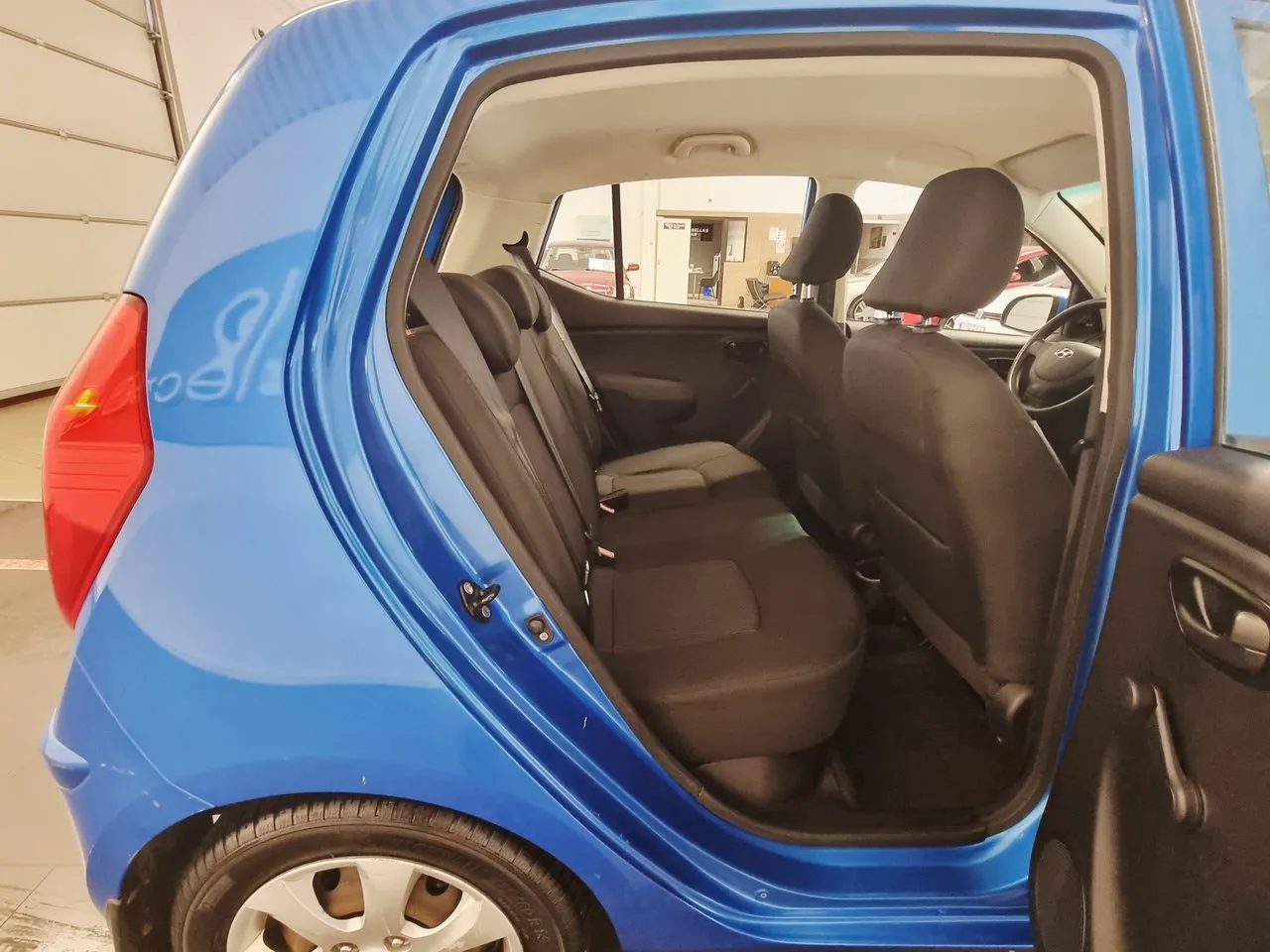 Vehicle image 19