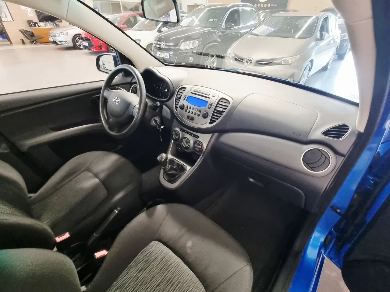Vehicle image 17