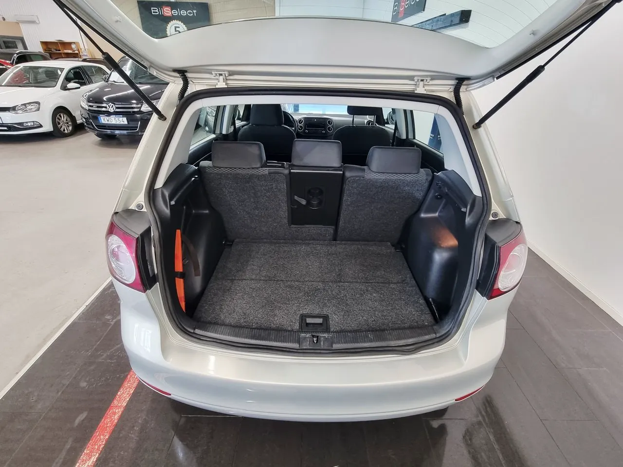 Vehicle image 21