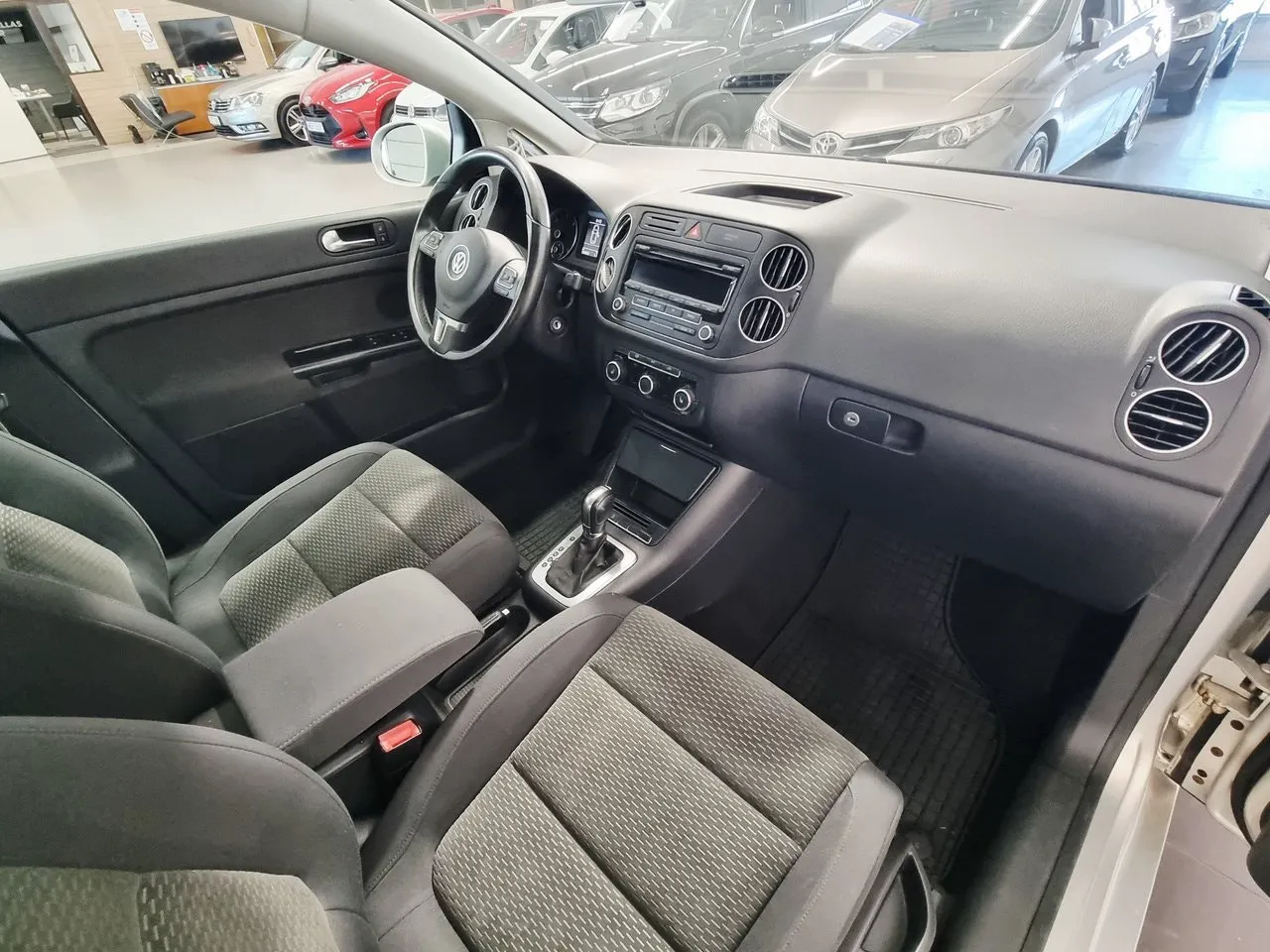 Vehicle image 17