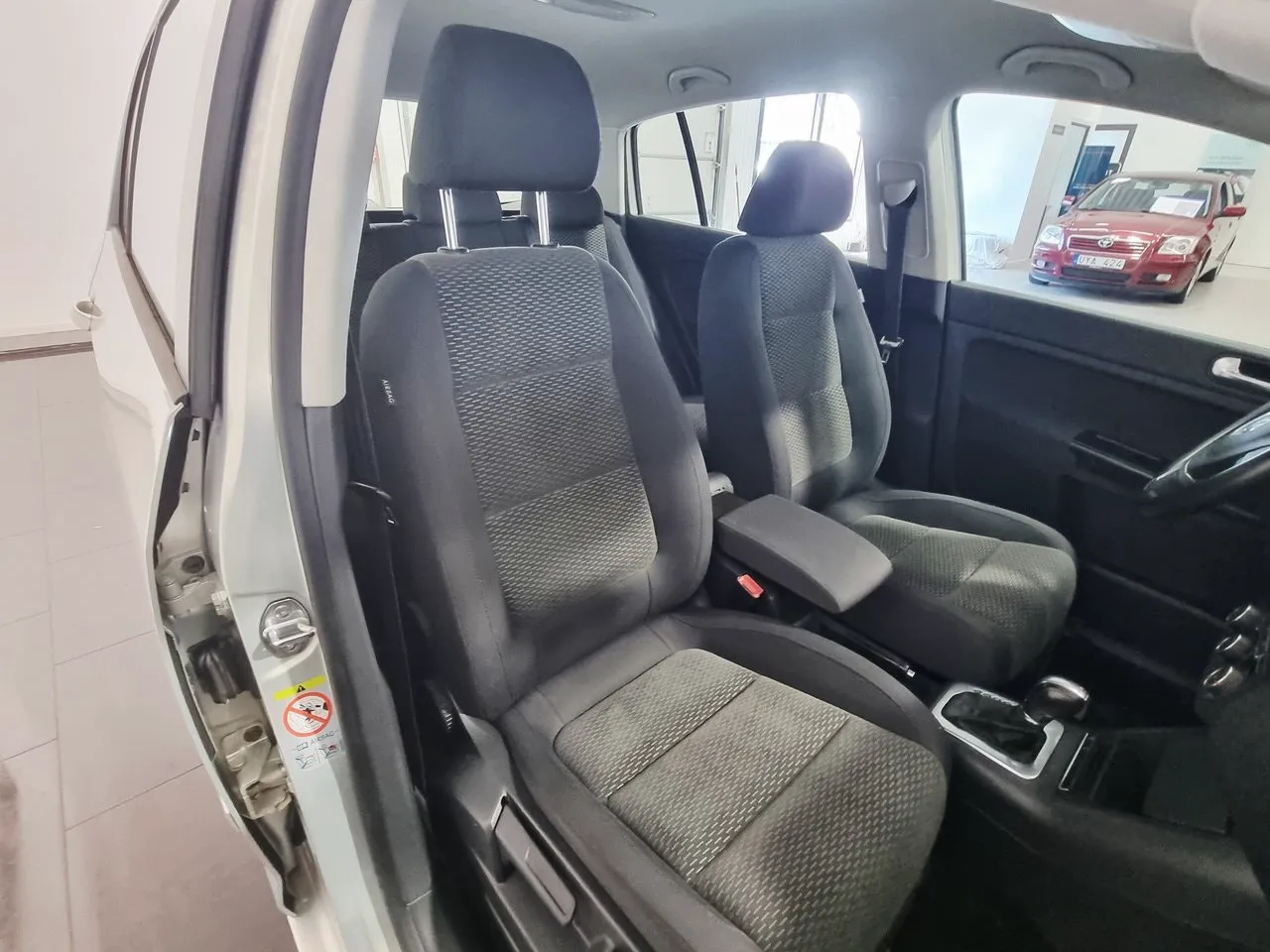 Vehicle image 18