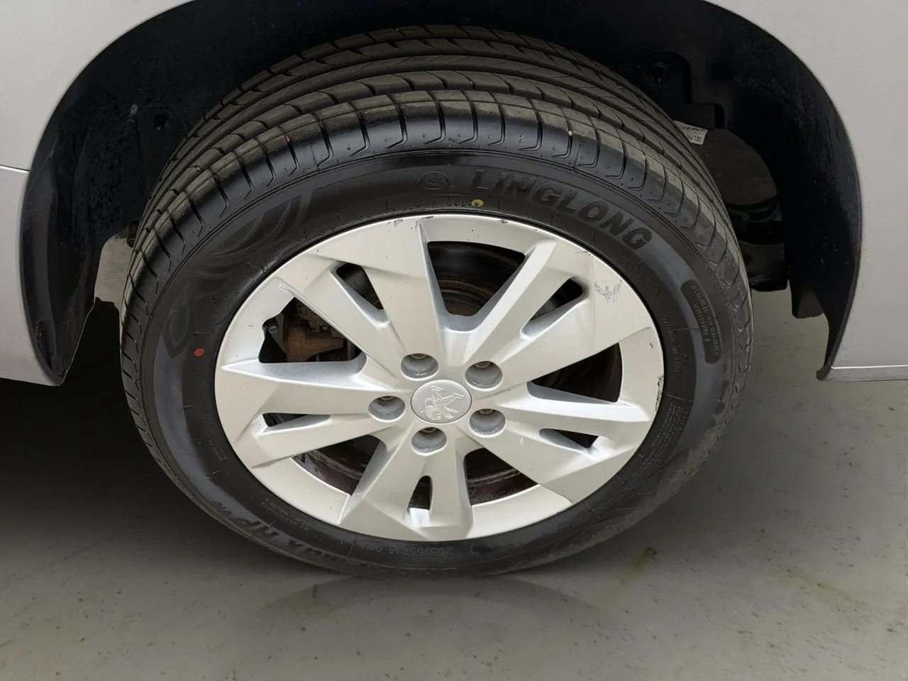 Vehicle image 24