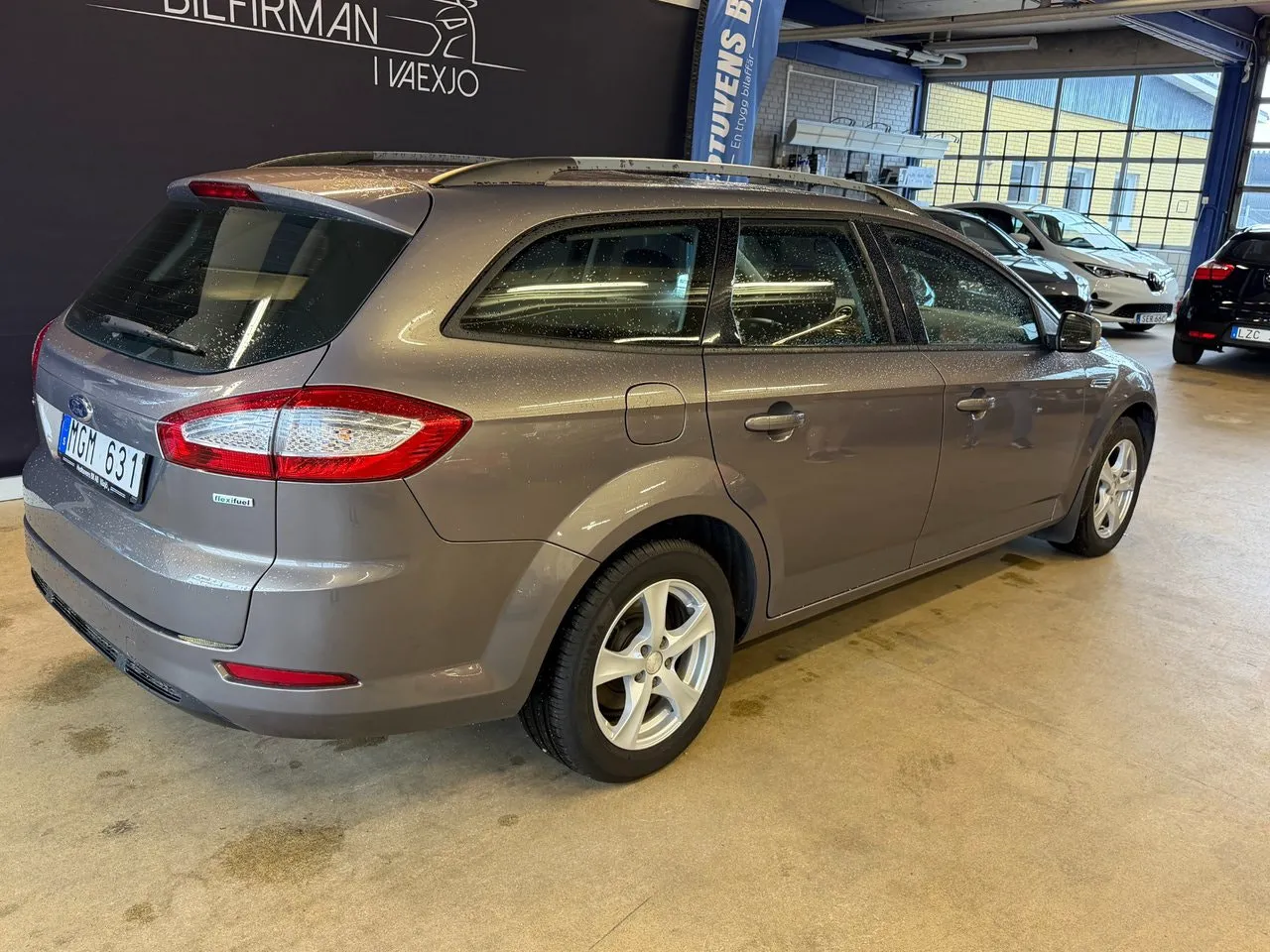 Vehicle image 3