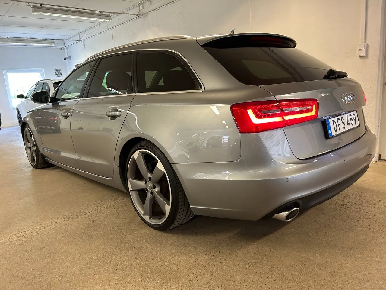 Vehicle image 6