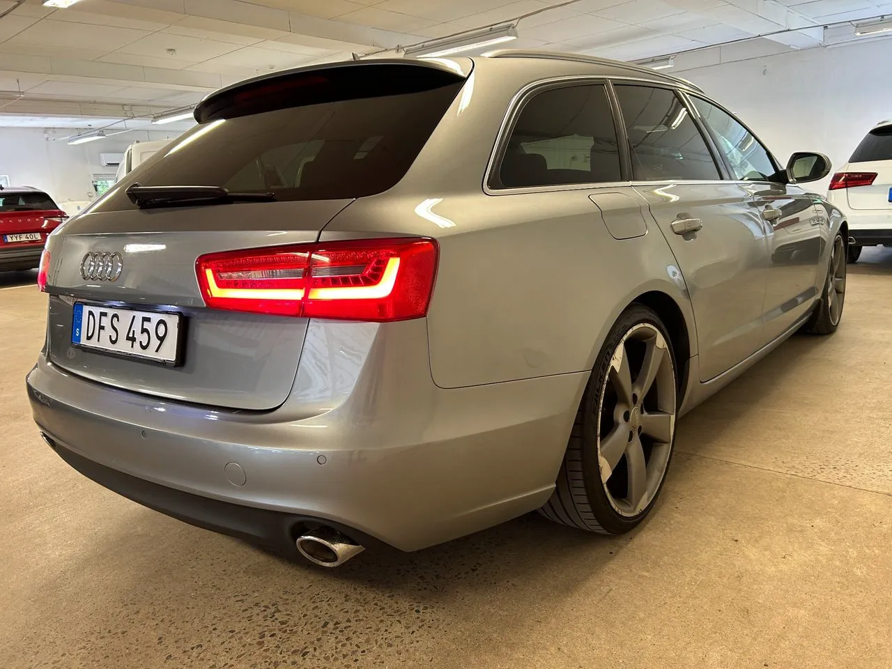 Vehicle image 4