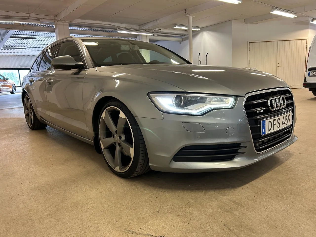 Vehicle image 3