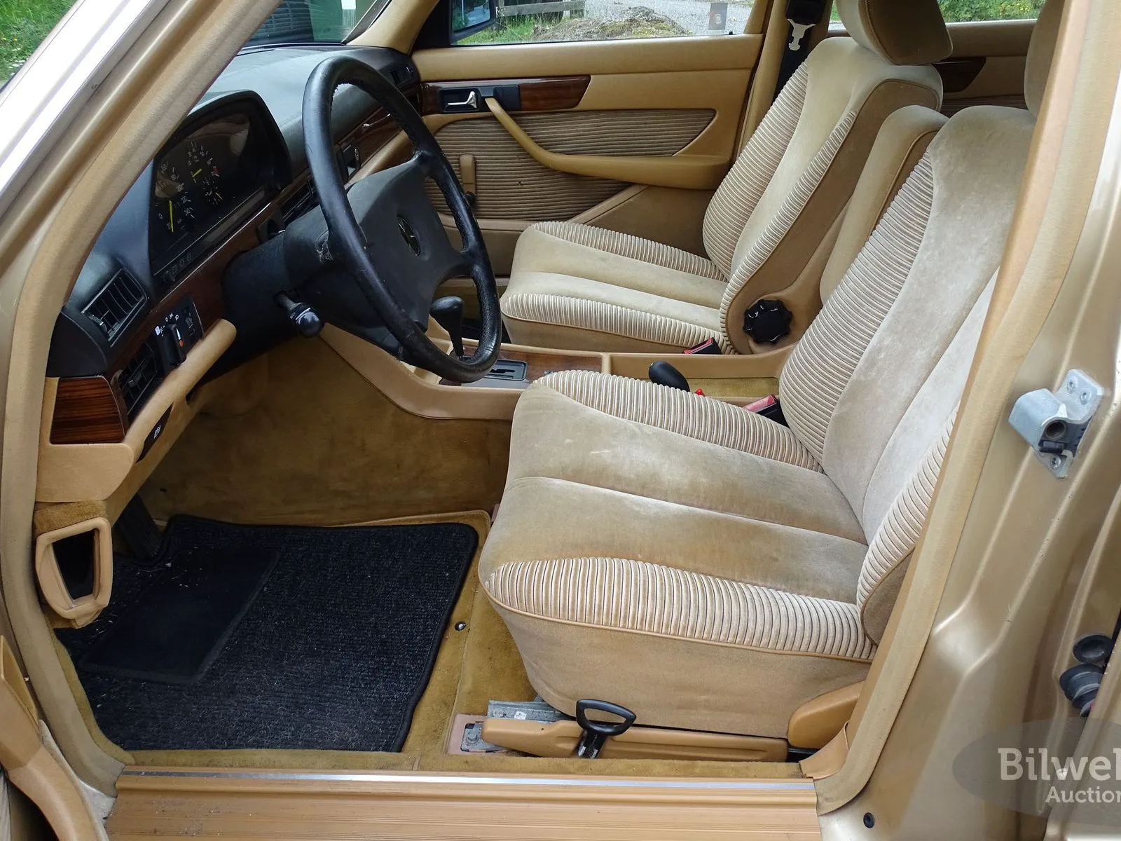 Vehicle image 33