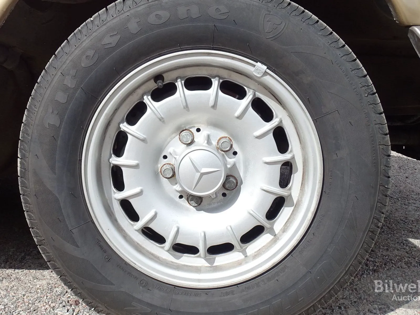 Vehicle image 16