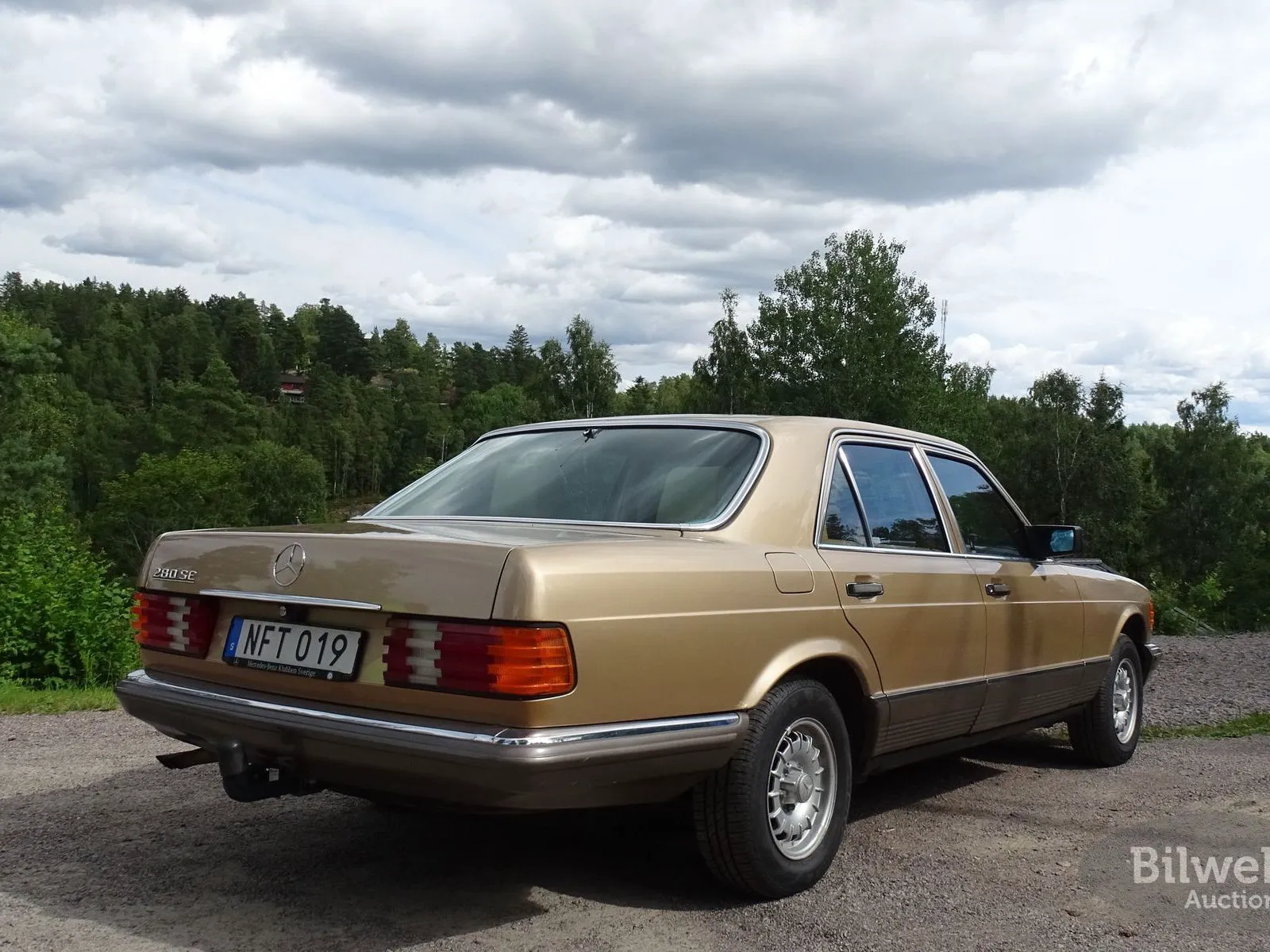 Vehicle image 26