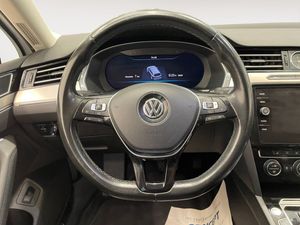 Volkswagen Passat bild 13