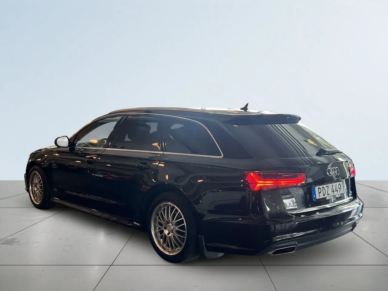 Vehicle image 4