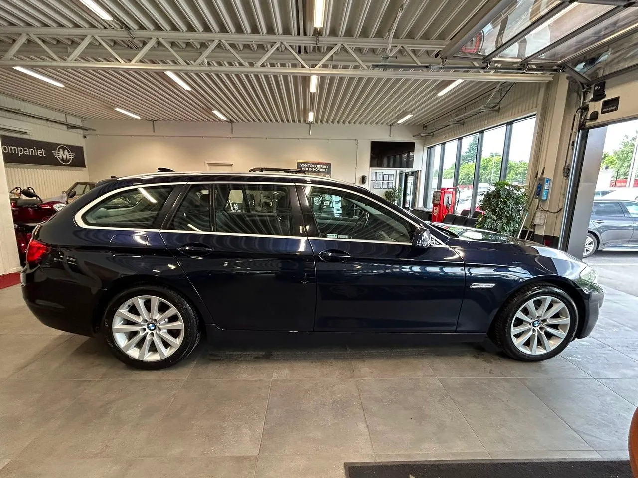 Vehicle image 8