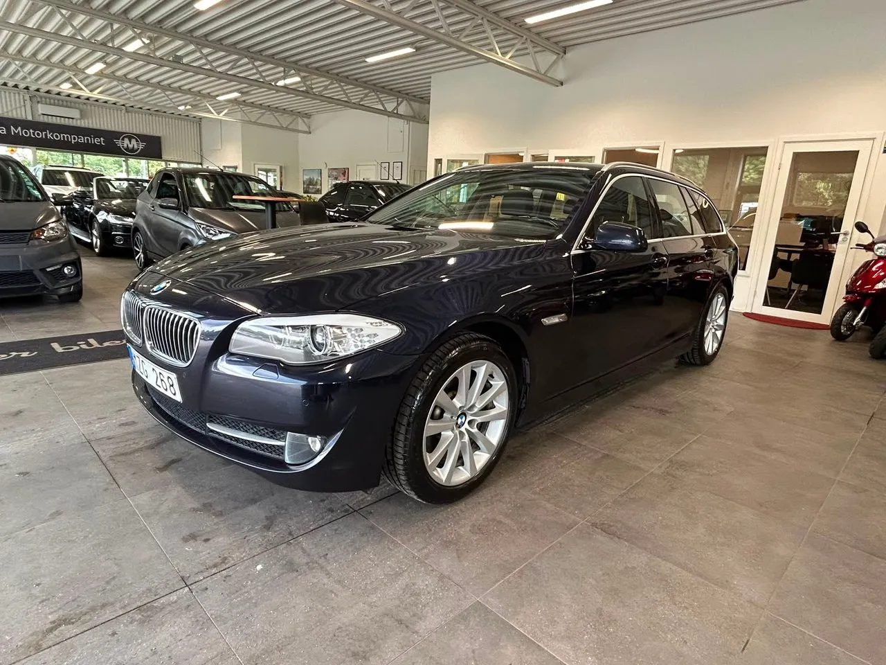 Vehicle image 2