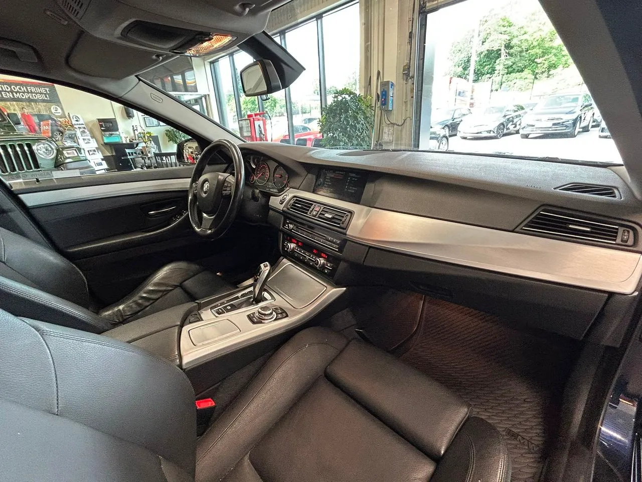 Vehicle image 14