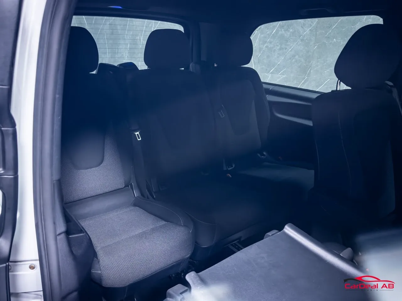 Vehicle image 16