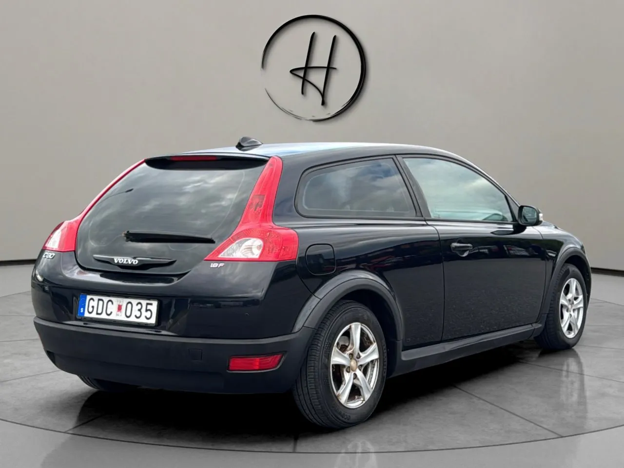 Vehicle image 6