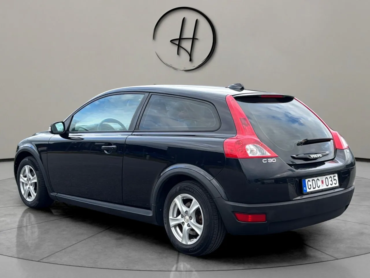 Vehicle image 7