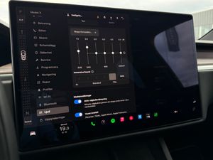 Tesla Model X bild 19