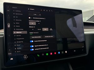 Tesla Model X bild 20