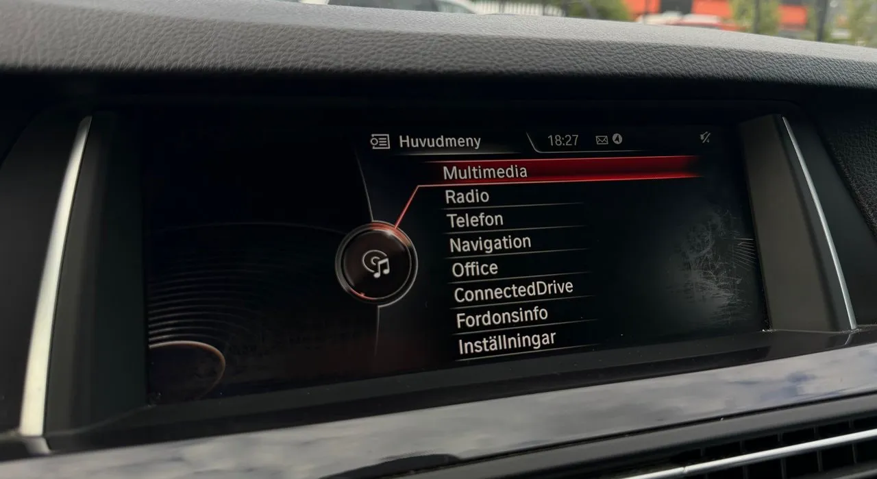 Vehicle image 30