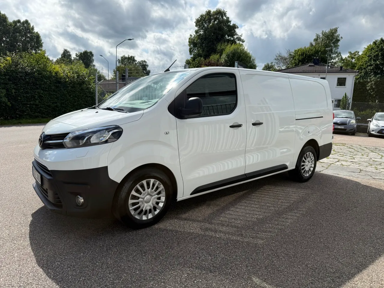 Vehicle image 4