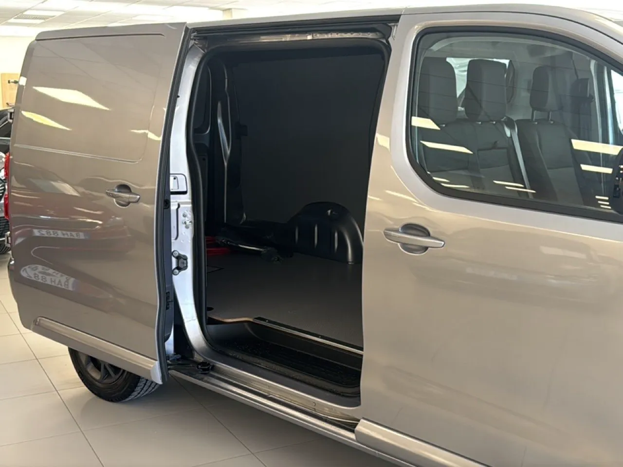Vehicle image 18