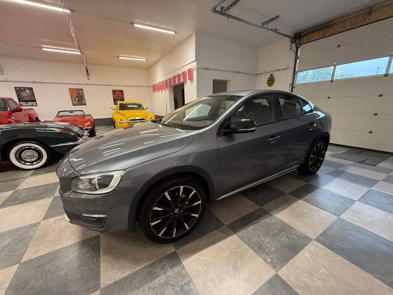 Vehicle image 6