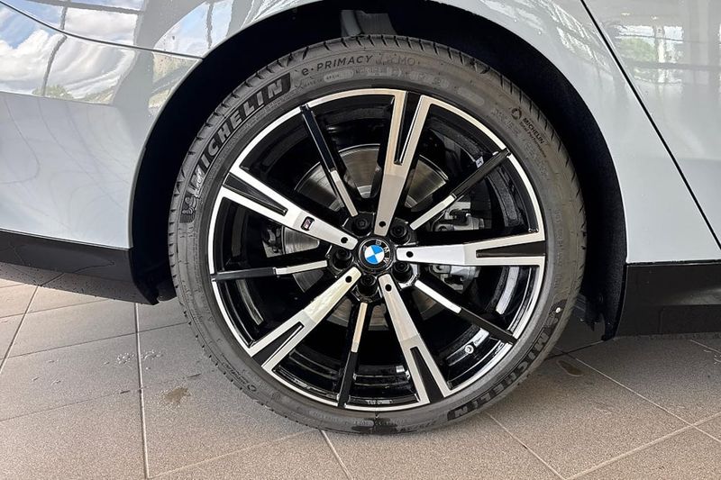 BMW i5 bild 6