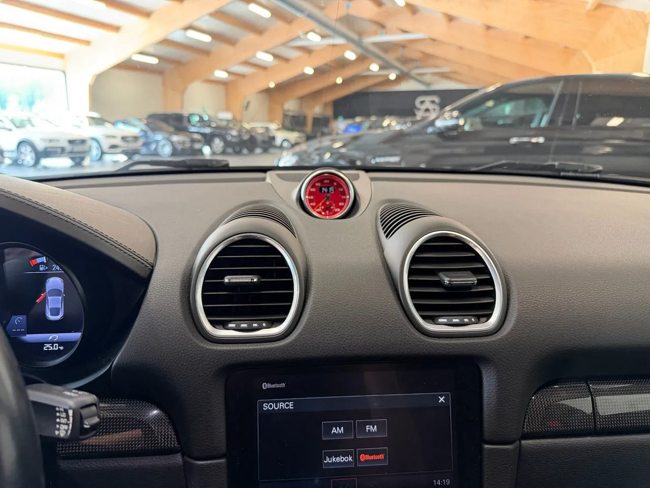 Vehicle image 16
