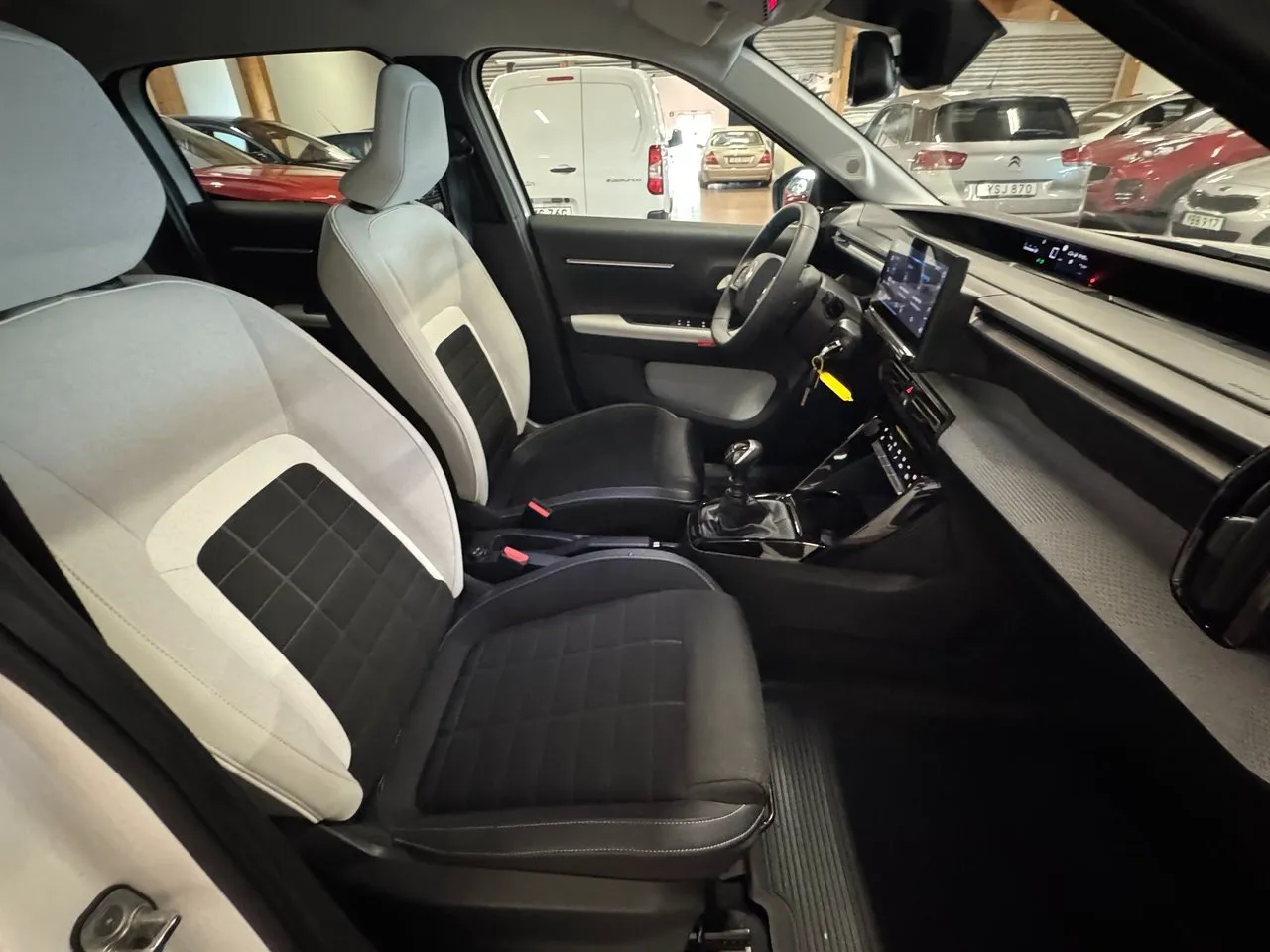 Vehicle image 10
