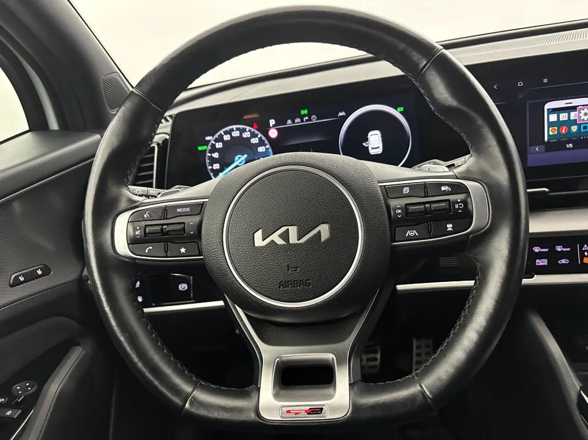 Vehicle image 18