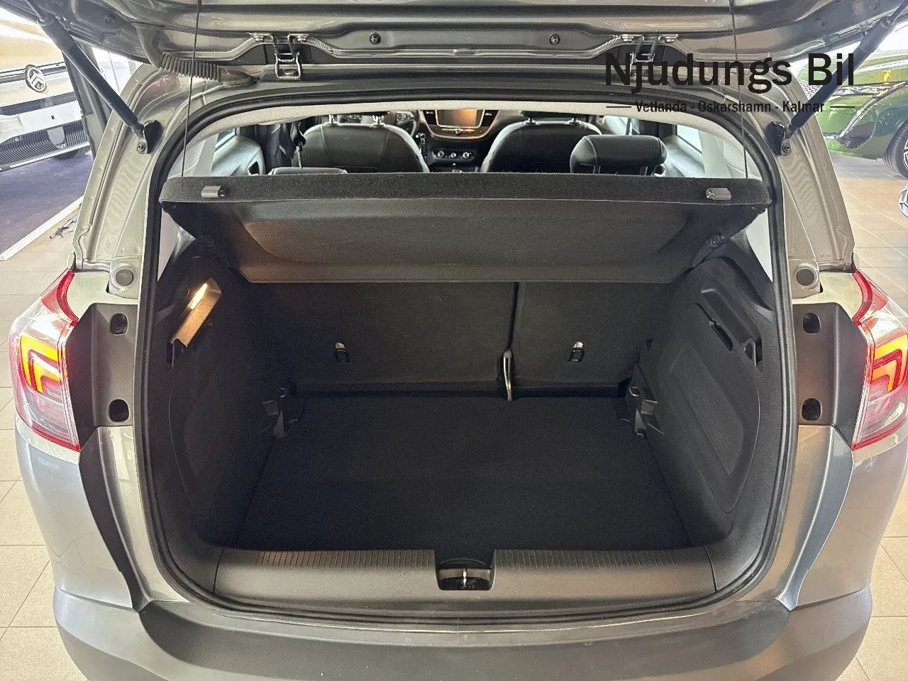 Vehicle image 8