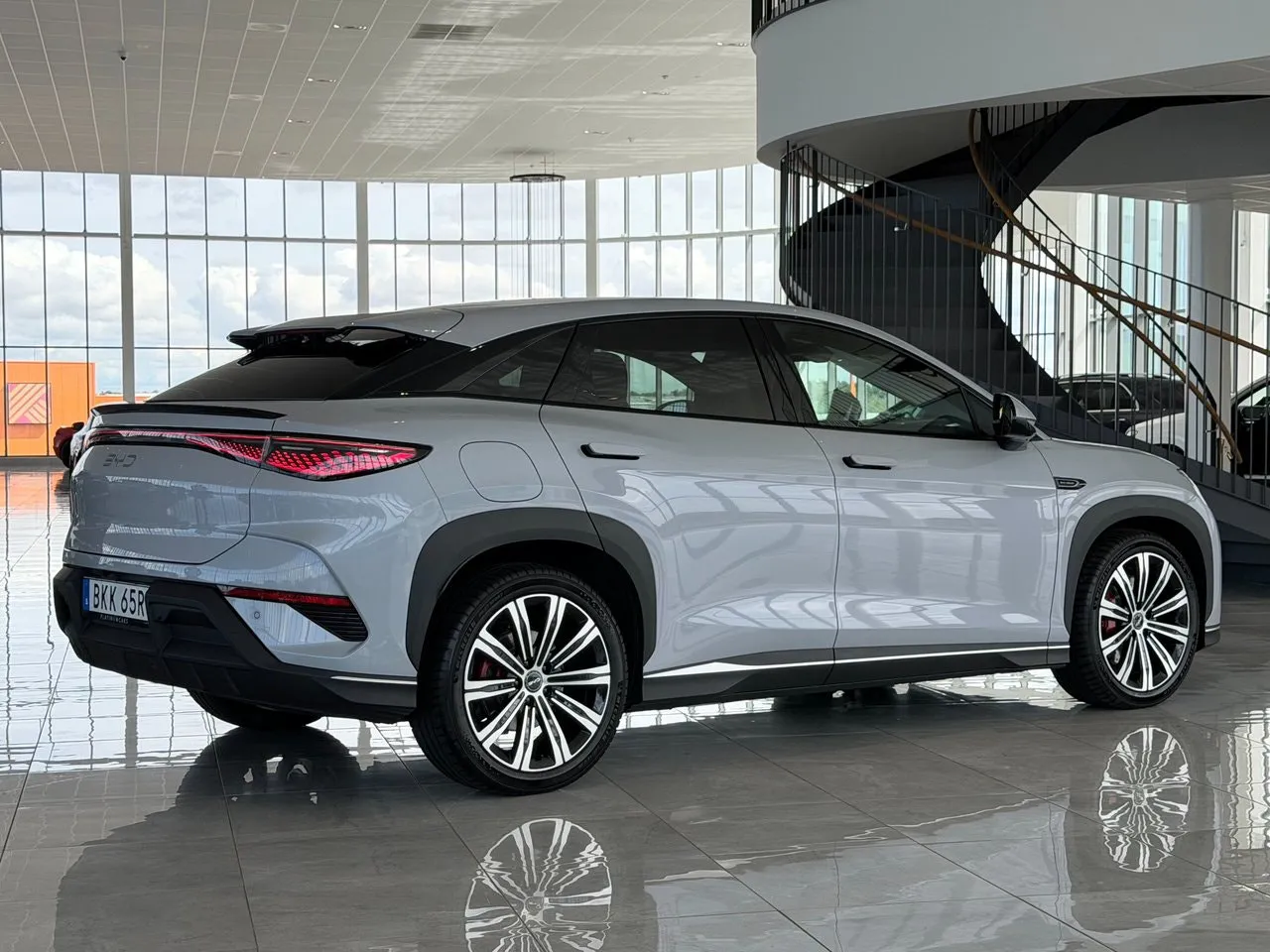 Vehicle image 4