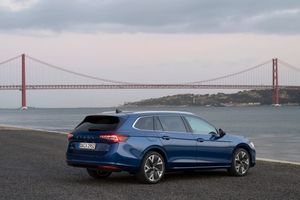 Skoda Superb bild 2