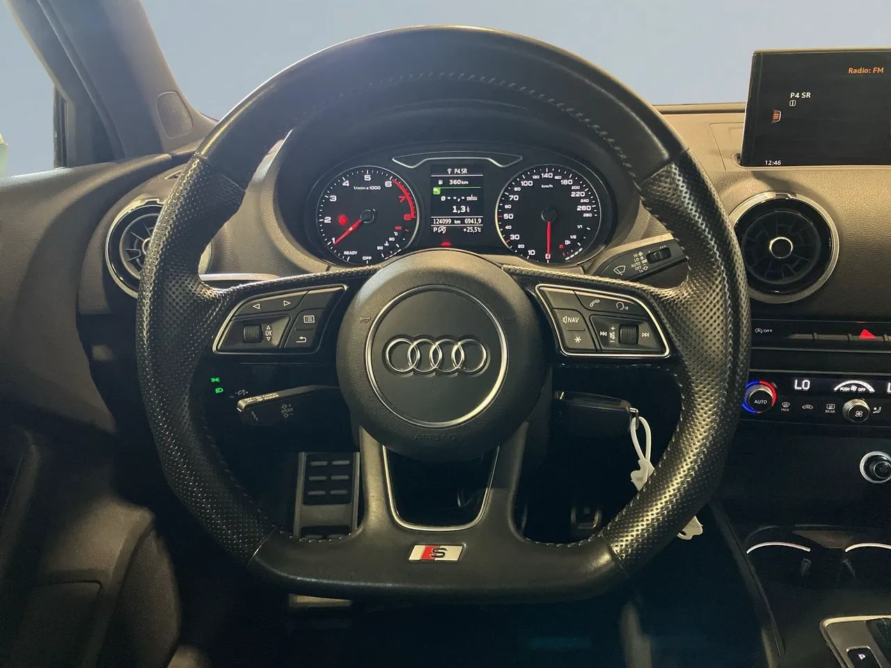 Vehicle image 14