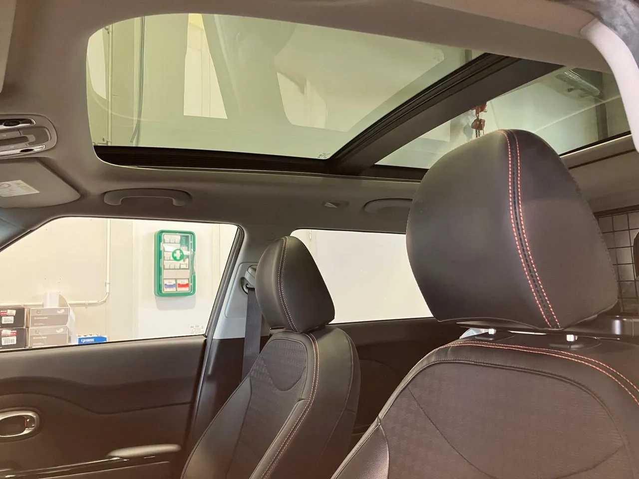 Vehicle image 16