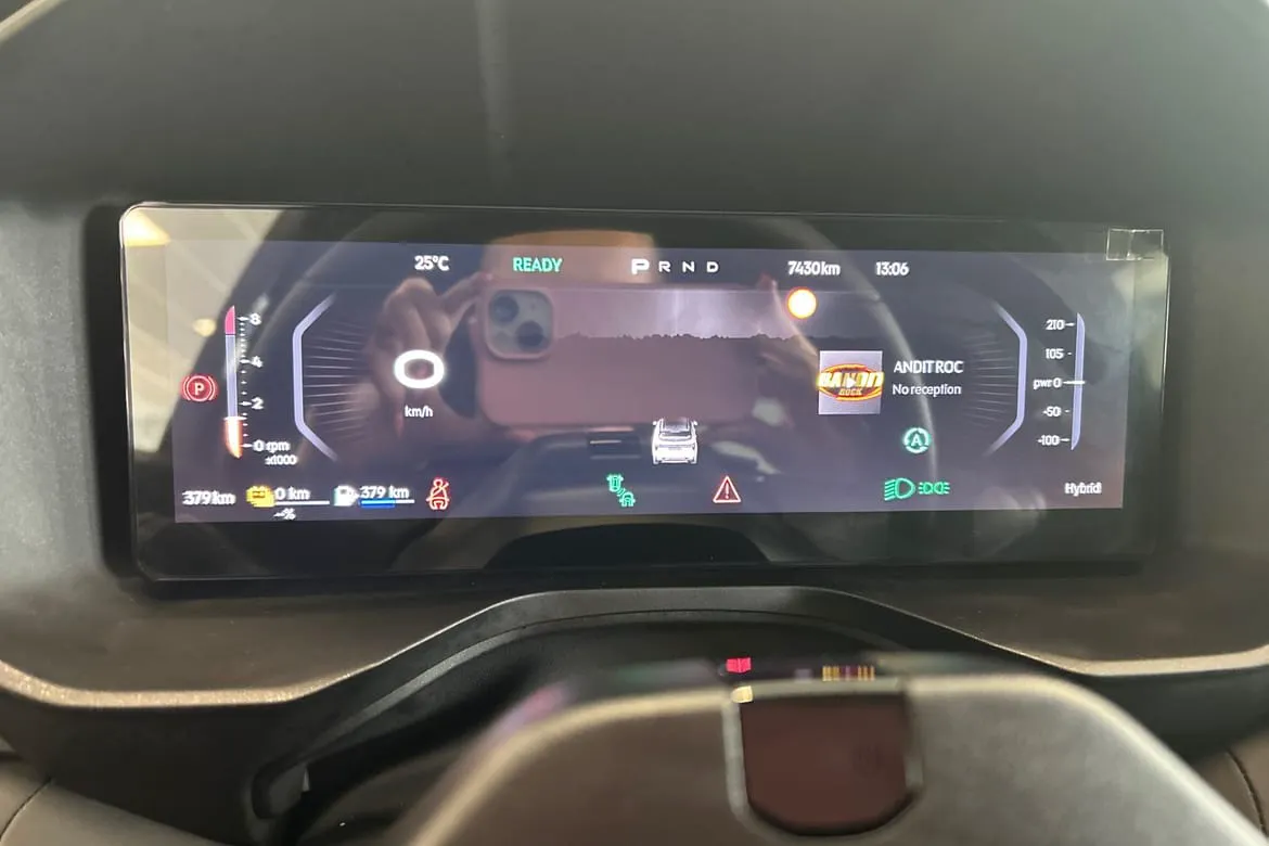 Vehicle image 15
