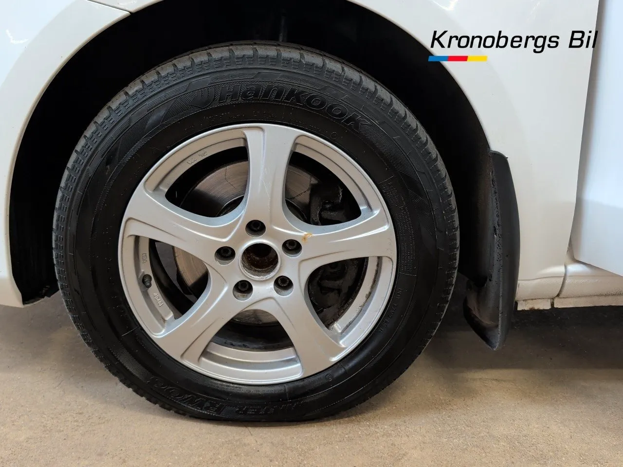 Vehicle image 15