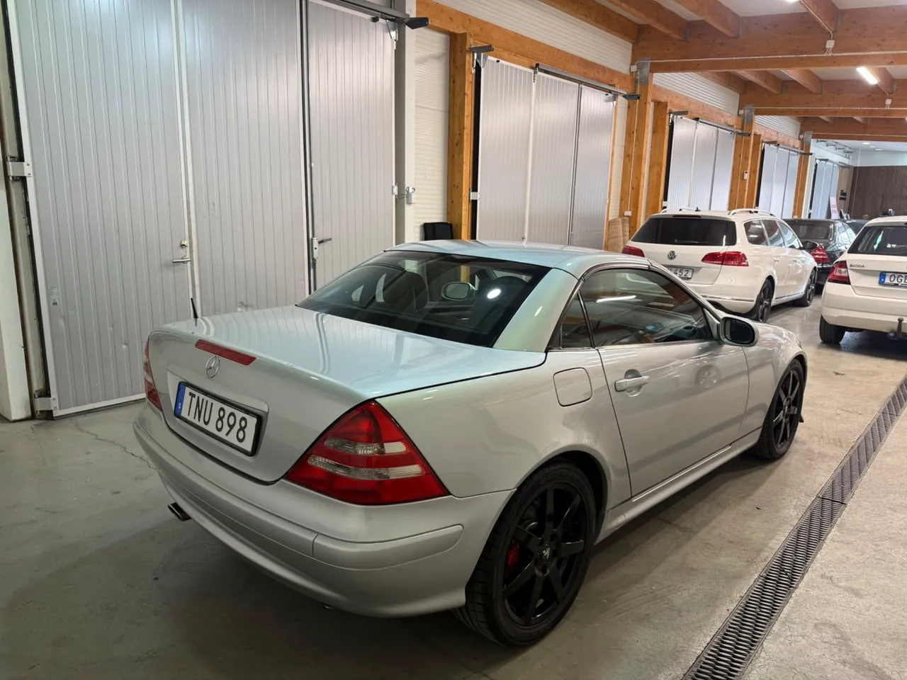 Vehicle image 7
