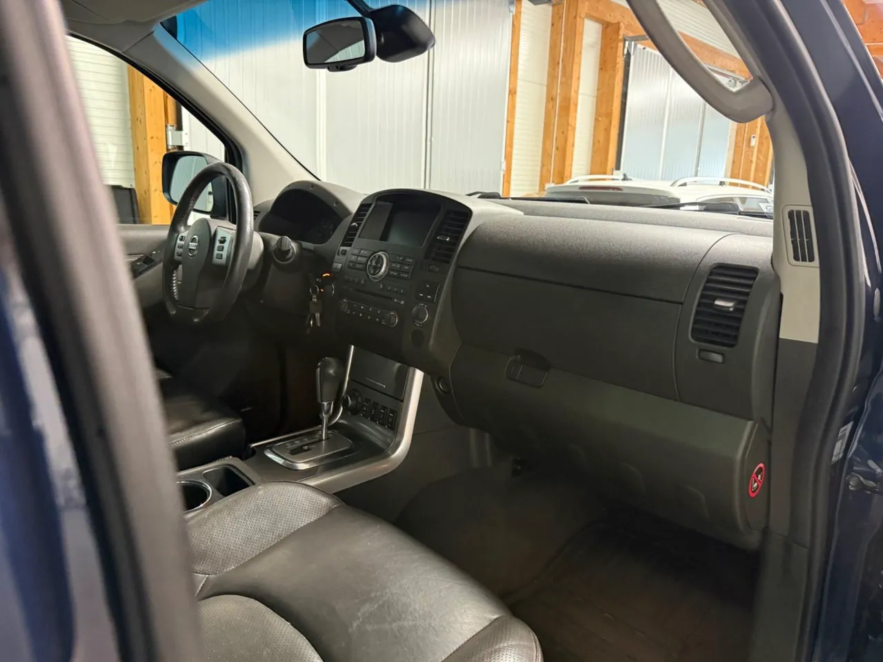 Vehicle image 14